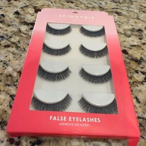 Skinnydip False Eyelashes with adhesive set of 4
